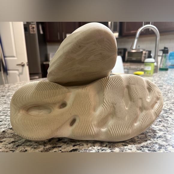 YEEZY Foam RNNR - Picture 7 of 9